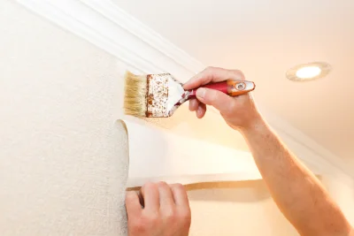 Pose de papier peint à Fozzano — revêtements muraux et toiles de verre